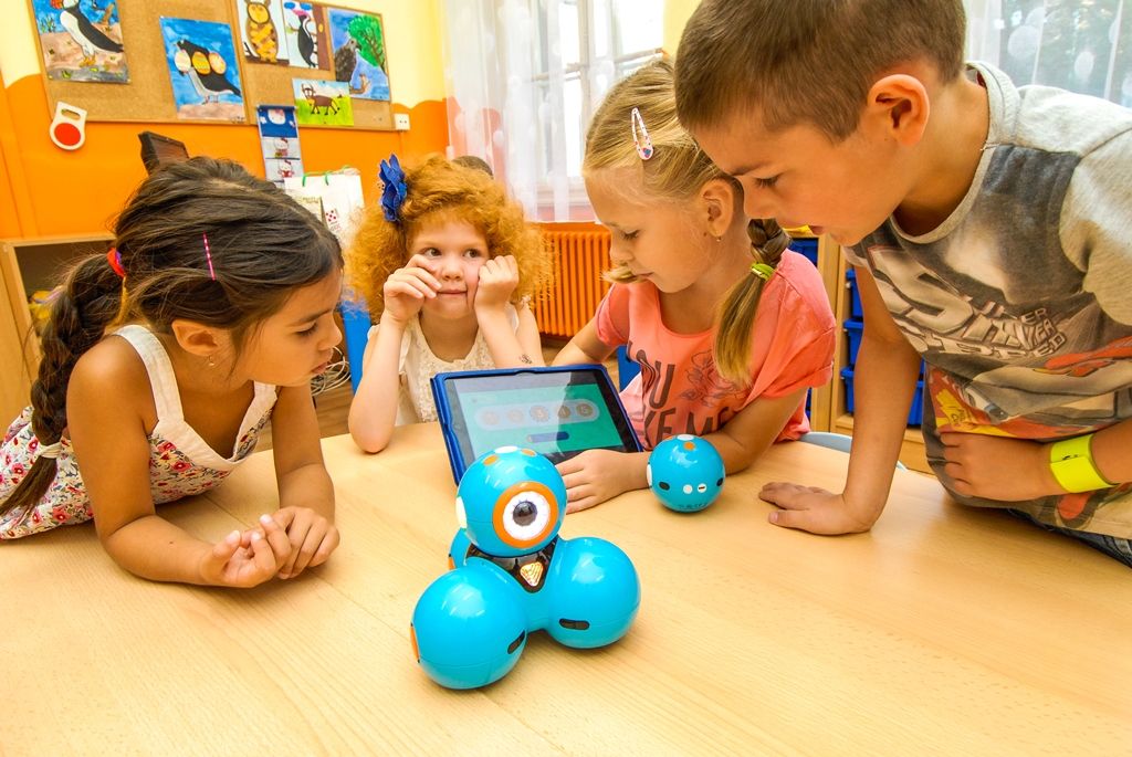 S výukou na plzeňské škole pomáhají roboti 