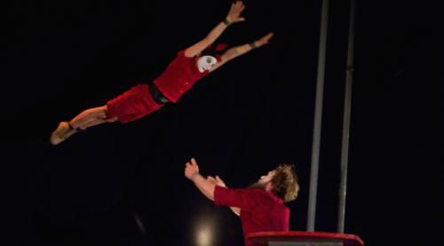 Sezóna nového cirkusu pokračuje představením souborů Cirque Trottola a Petit Théâtre Baraque