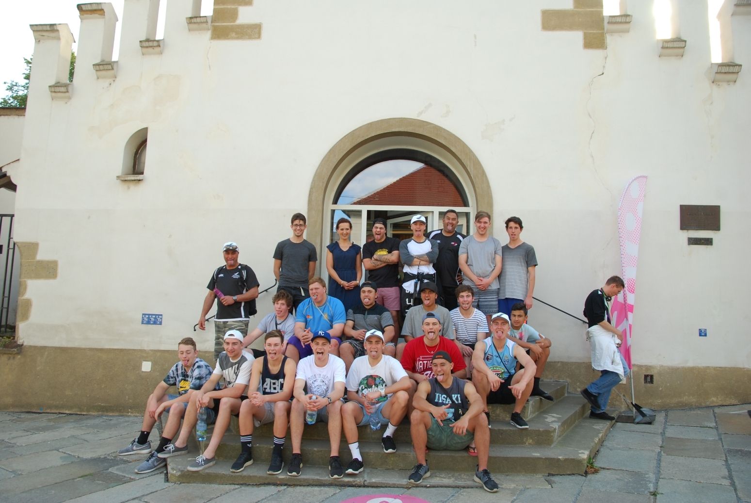 Softbaloví reprezentanti Nového Zélandu navštívili v Plzni výstavu maorských portrétů 