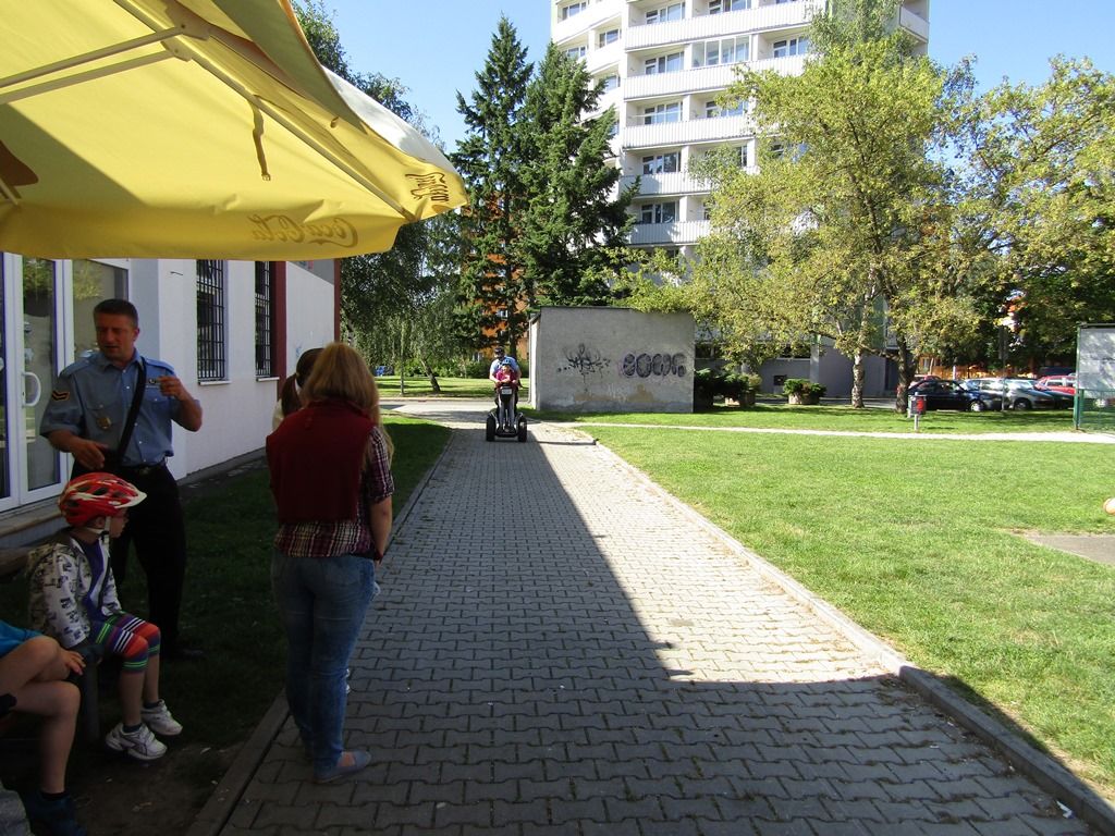obrázek: Strážníci navštěvují plzeňské příměstské tábory