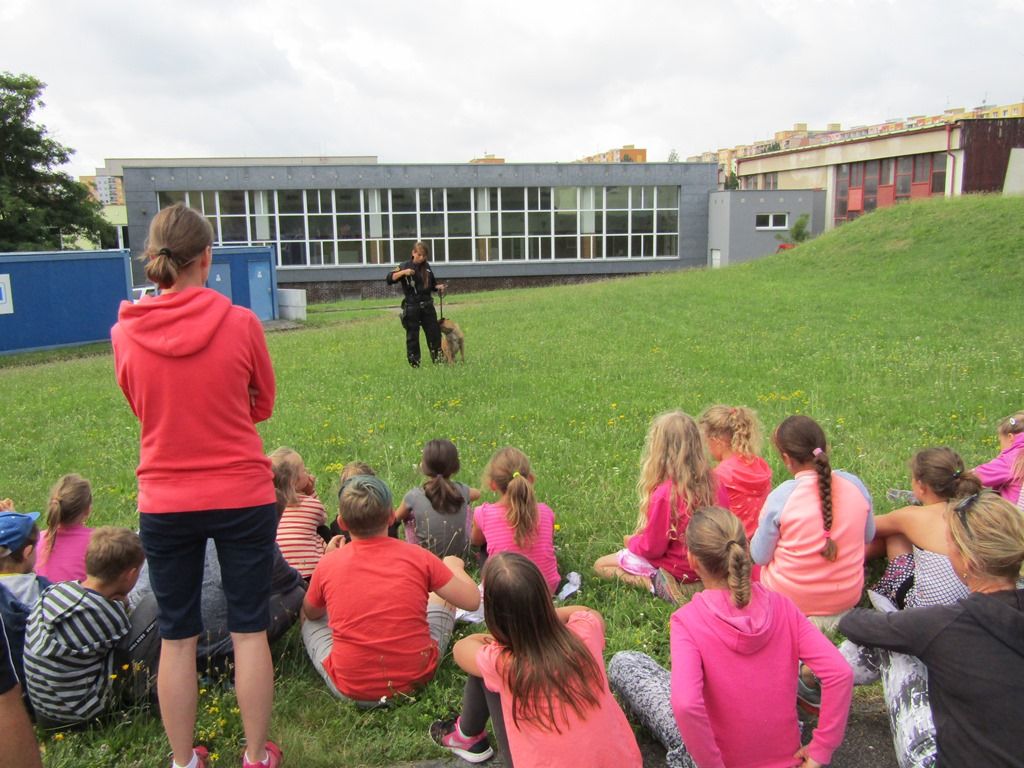 obrázek: Strážníci navštěvují tábory