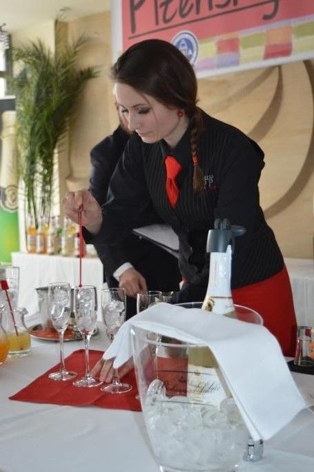 obrázek: Studenti hotelových škol míchali v Plzni koktejly 