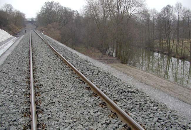 Tři tratě v kraji od pondělka omezí výluky