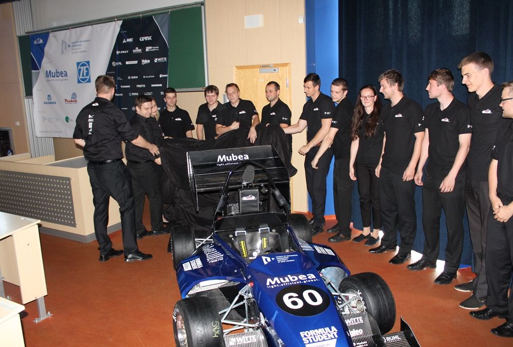 obrázek: UWB RACING TEAM PILSEN přichází s formulí pro sezonu 2016