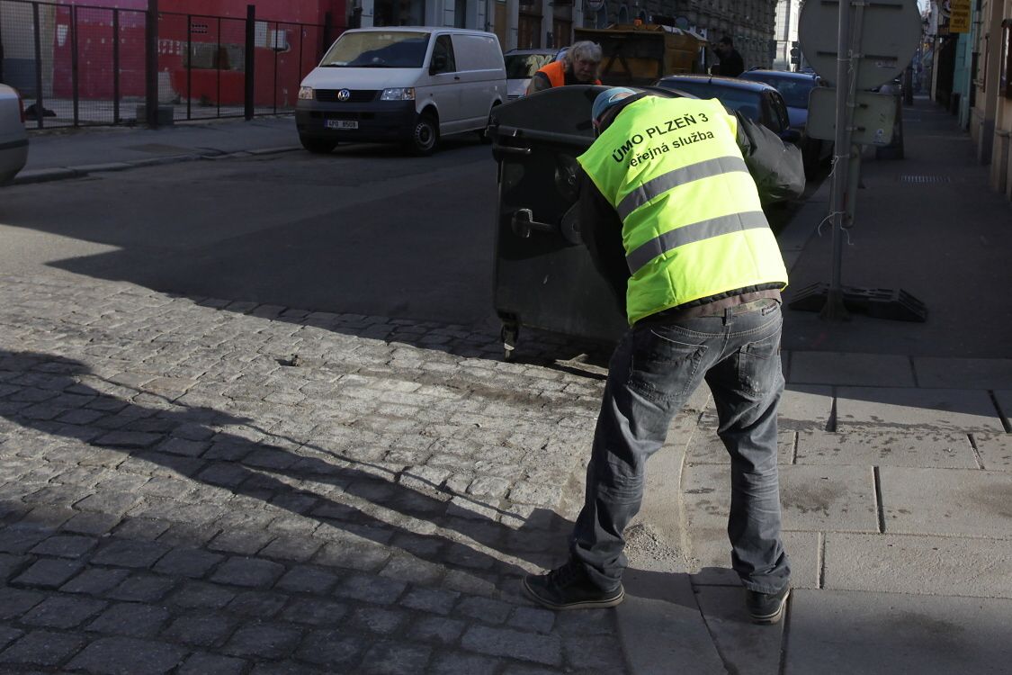 V centru Plzně probíhá velký úklid 
