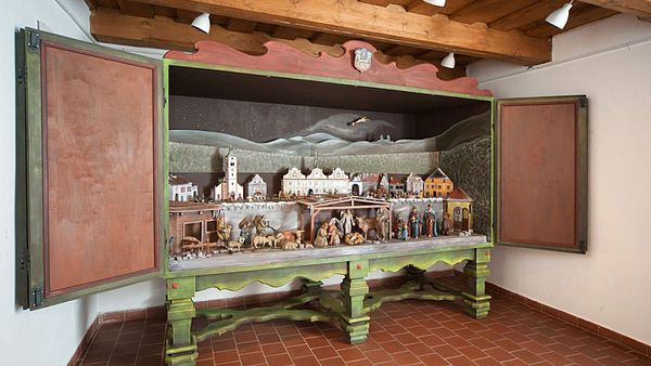 obrázek: V Kašperských Horách vystavují unikátní skříňový betlém