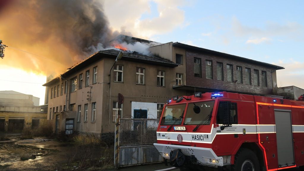 obrázek: V Klatovech hořela budova bývalé mlékárny 