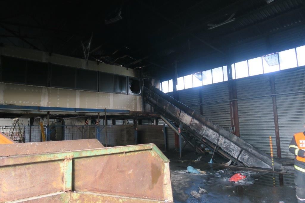 obrázek: V Kralovicích hořel v pondělí stroj na zpracování odpadu, škoda 2,5 milionu 