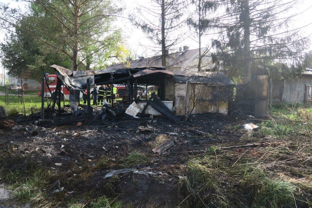 V Nýřanech shořela kolna se starými motorkami