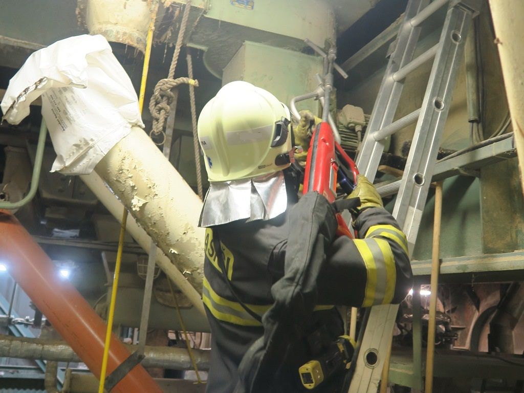 obrázek: V Plasích hořela výrobna krmných směsí 