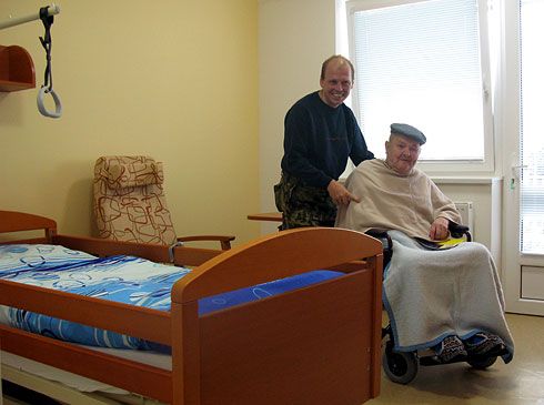 obrázek: V Plzni chybí lůžka pro nemohoucí