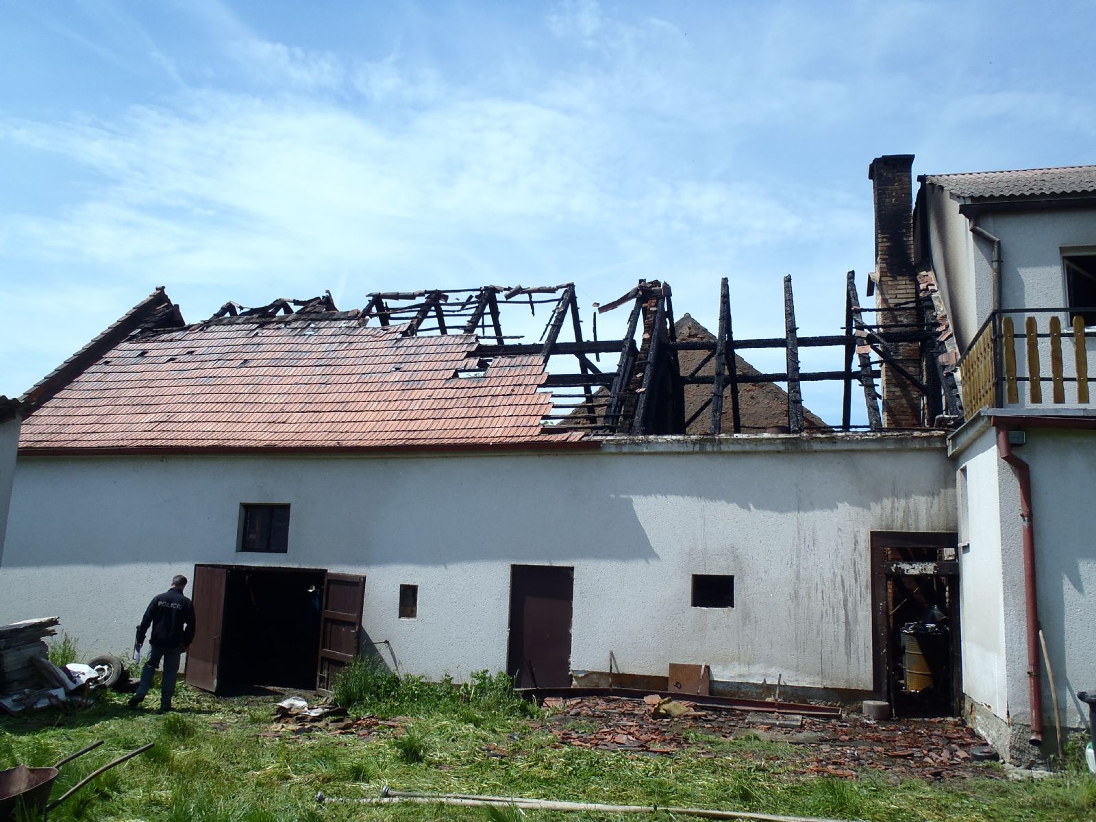obrázek: V Žihli hořela kotelna se stodolou, dům hasiči zachránili