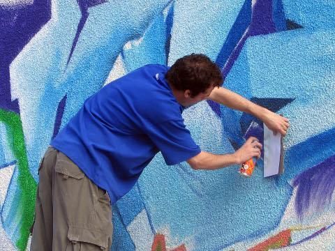Vandal opět postříkal vagón na domažlickém nádraží
