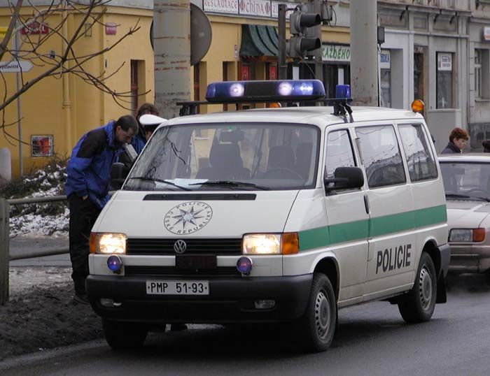 Ve Velešicích narazil řidič do studny a ujel. Policisté hledají svědky 