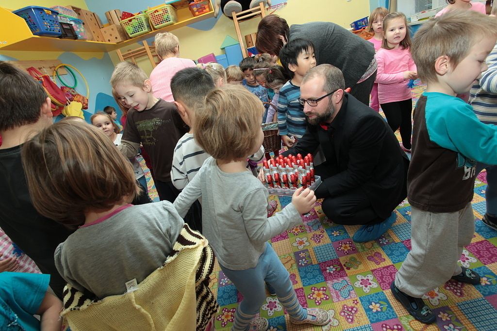 Vedení centrálního obvodu Plzně navštívilo školky s mikulášskou nadílkou 