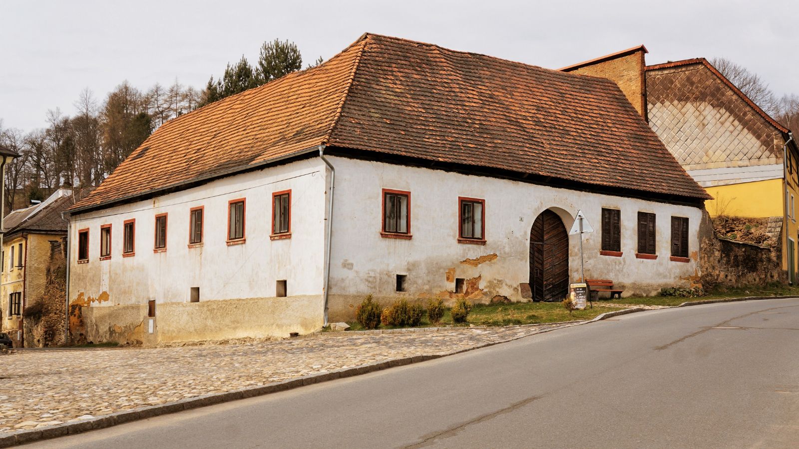 obrázek: Vzácný barokní dům na náměstí v Úterý může být brzy ruinou