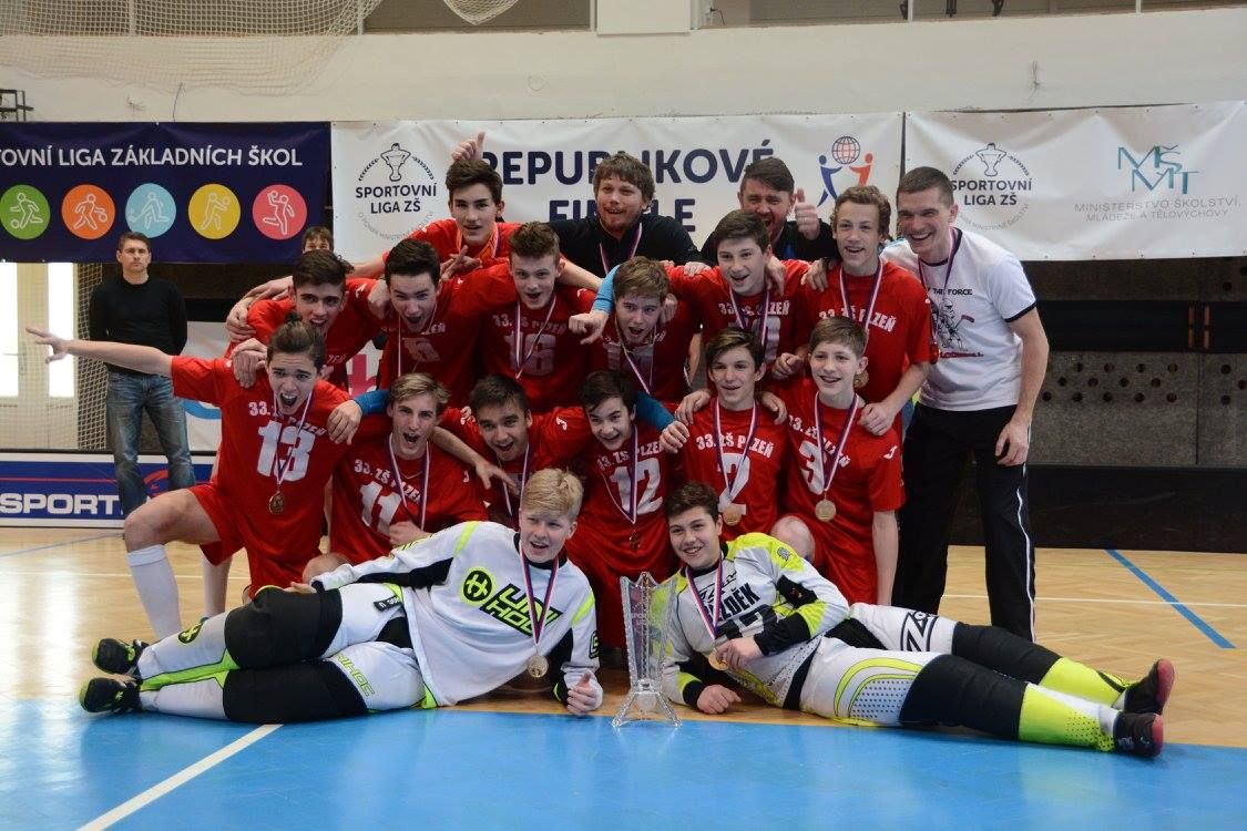 Žáci z 33. ZŠ v Plzni opět bodují ve sportovních soutěžích, teď ve florbalu 