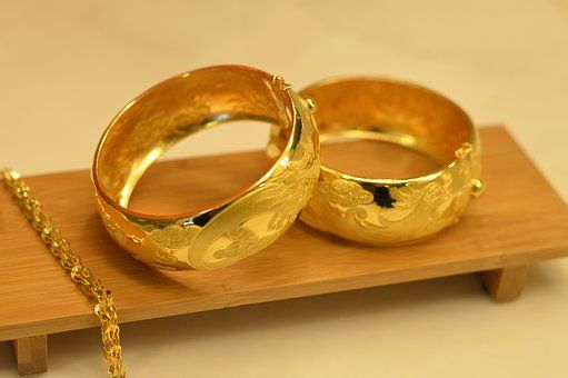 obrázek: Zloděj vykradl v Touškově dům, bral šperky a hodiny