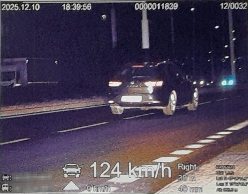 19letý řidič se proháněl městem 124km rychlostí