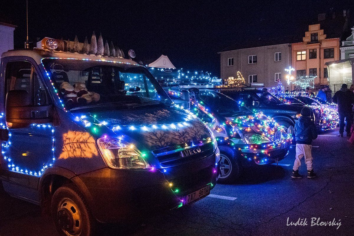 50 svítících vozidel pro Gábinu