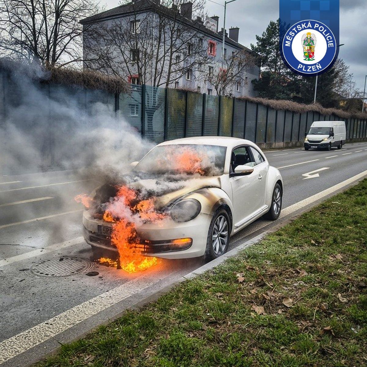 Auto vzplálo za jízdy v Sukově ulici