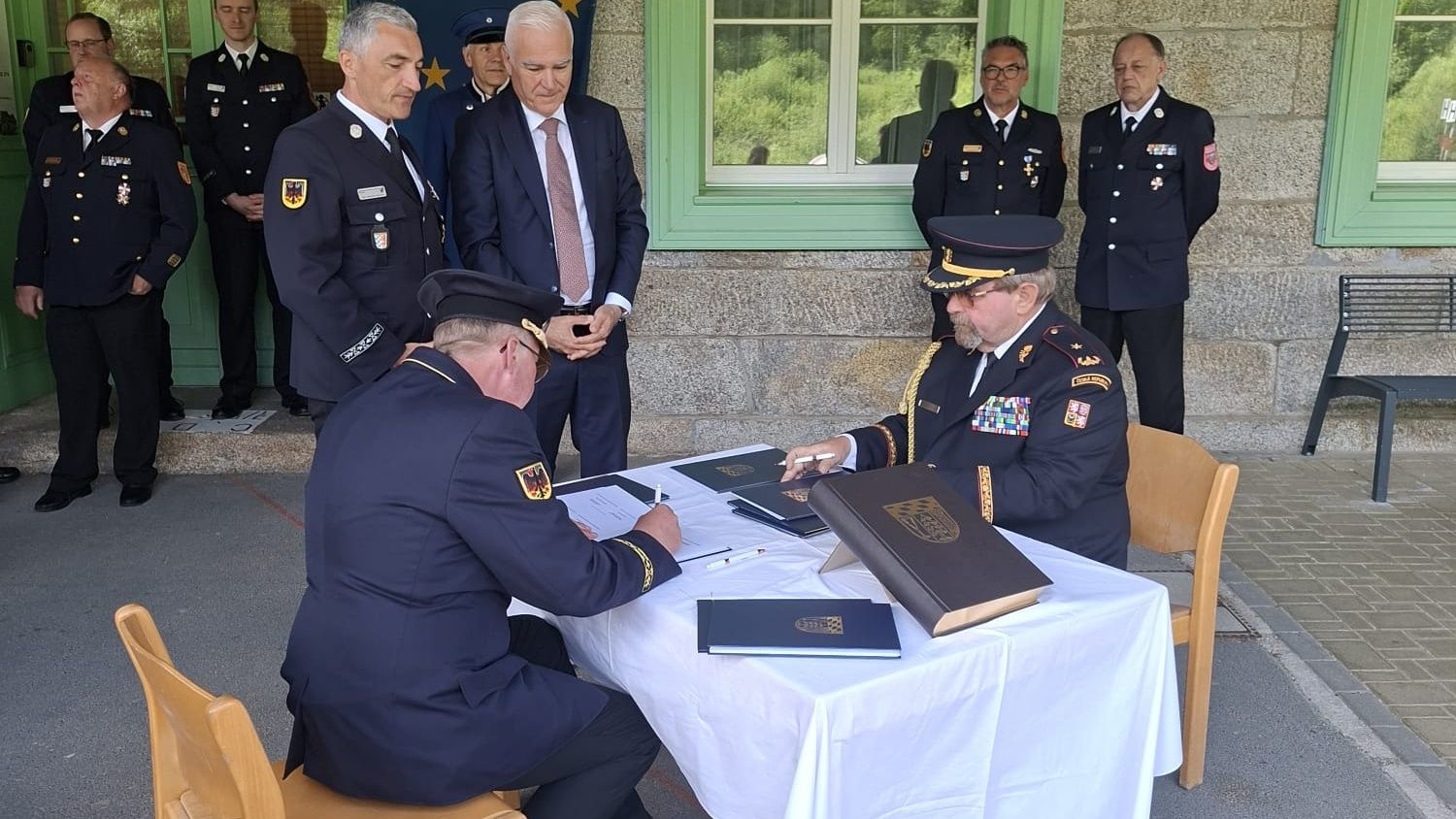 Čeští a bavorští hasiči si budou v pohraničí pomáhat rychleji. Nová dohoda má zkrátit zásah