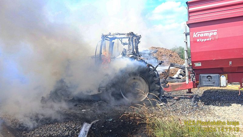 Dva požáry během dvaceti minut. Na Domažlicku shořel traktor za dva miliony