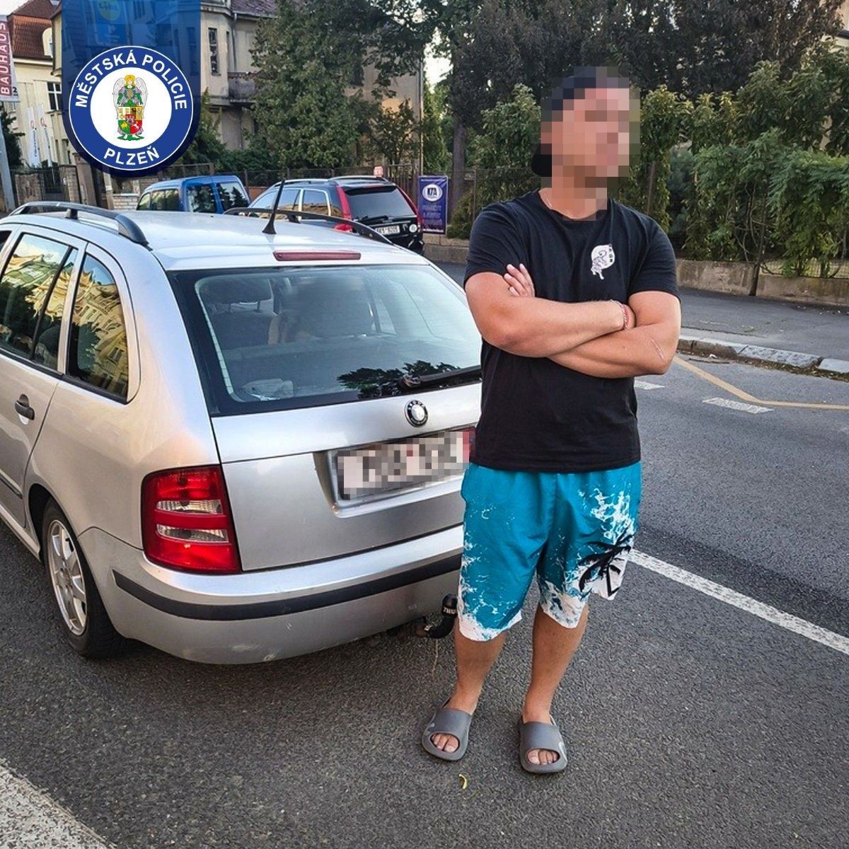 „Jen jsme jeli nakoupit.“ Řidič neměl pás, autosedačku ani právo sednout za volant