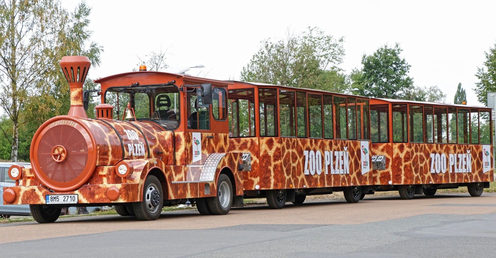 K plzeňské zoo vyjíždí zbrusu nový vláček. Dvacetiletý vůz míří do výslužby