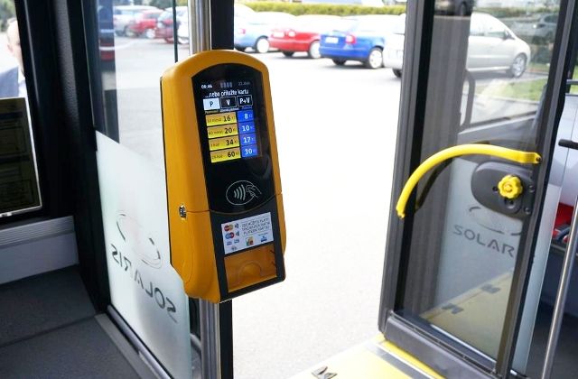 Kraj nabídl slevu na dopravu, lidé o ni skoro nestáli