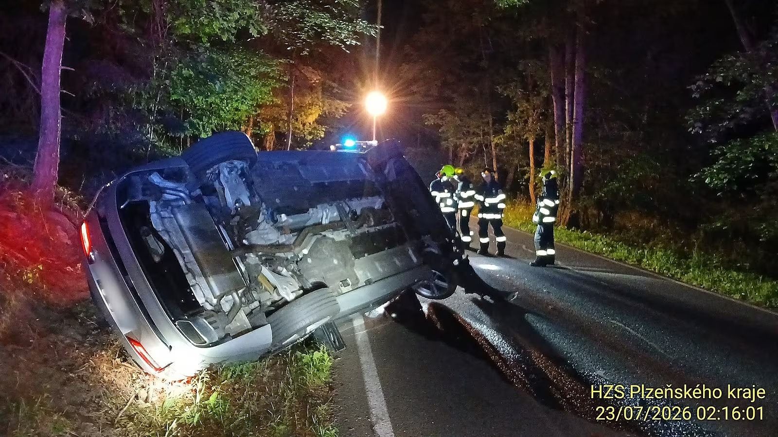 Mikrospánek poslal řidiče s Volvem do příkopu, pomoc přivolal systém eCall
