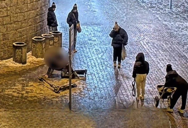 Na koloběžce po zledovatělém chodníku s 1,9‰ - to není dobrý nápad (video)