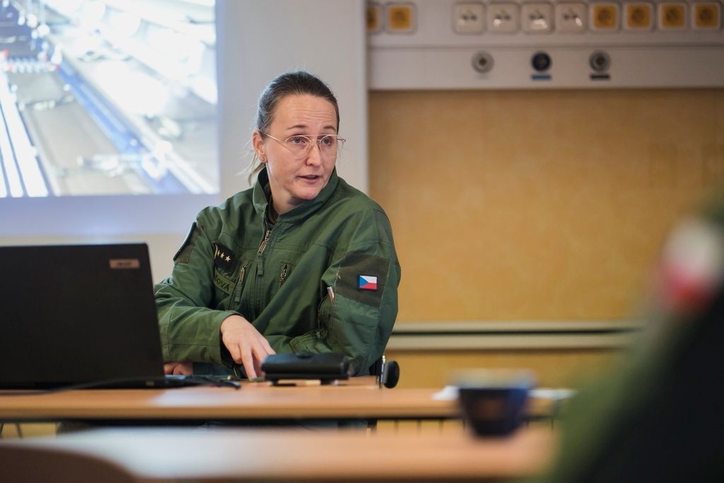 Náčelnice letecké záchranky v Líních skončila. Armáda ji odvolala po podezření na šikanu