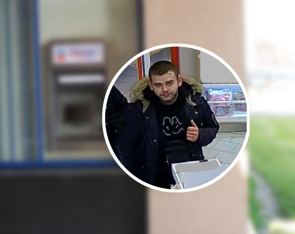 Našel kartu ve vlaku a začal s ní platit. Policie hledá muže z nákupů v Plané