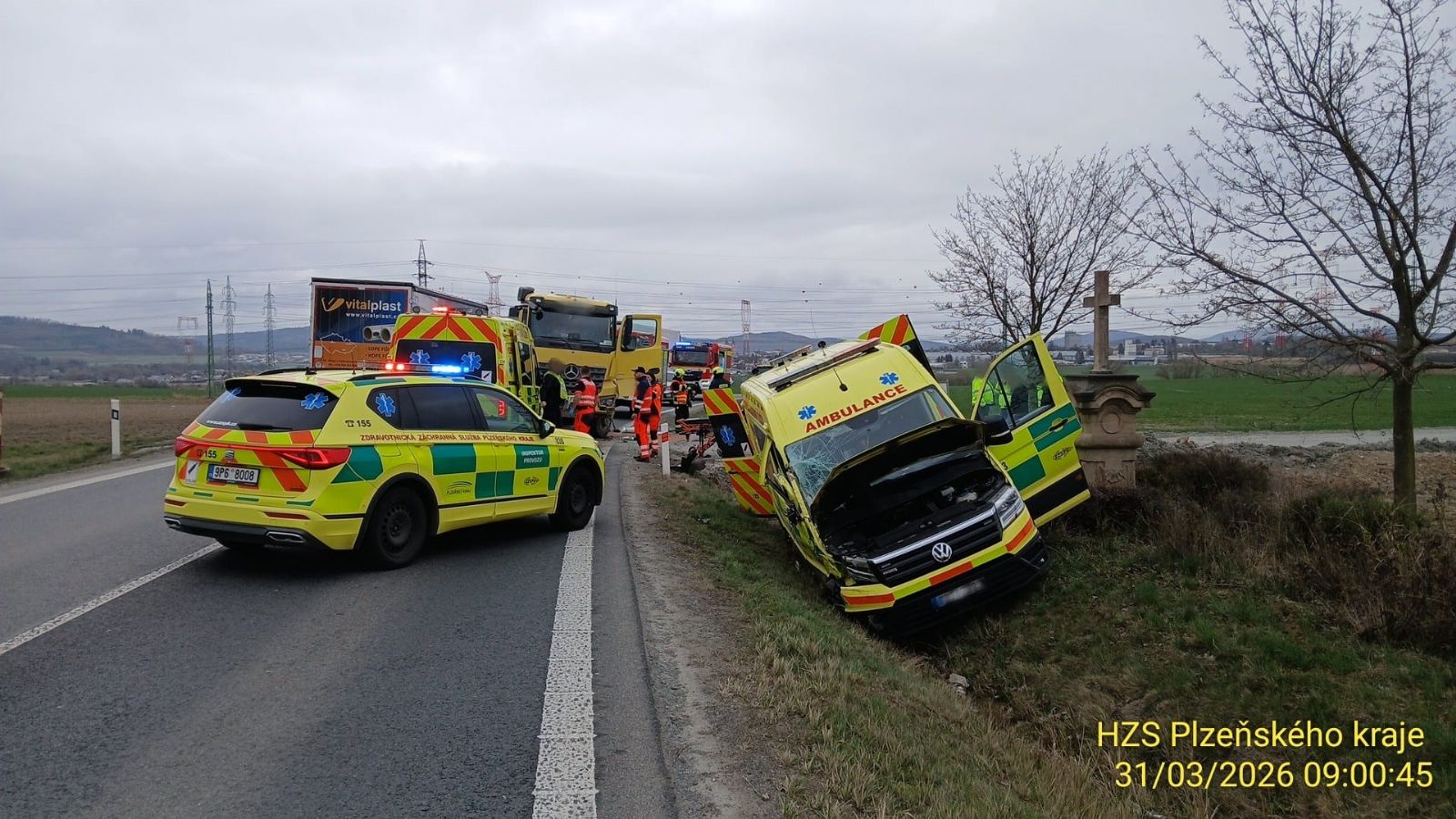Nehoda sanitky zablokovala I/27 u Dolní Lukavice, omezení trvalo skoro tři hodiny