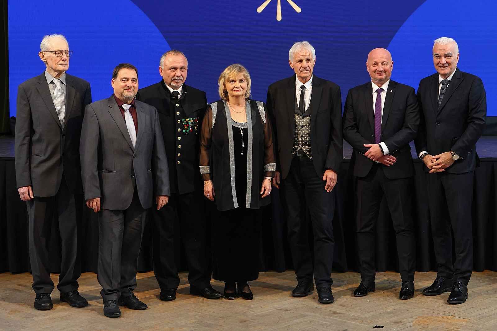 Plzeň ocenila hrdiny, Pařík míří do Dvorany slávy