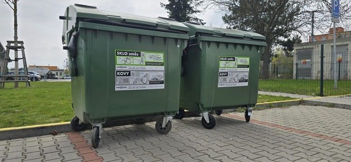 Plzeň první v Česku mění třídění odpadu. Plechovky nově patří i do zelených kontejnerů na sklo