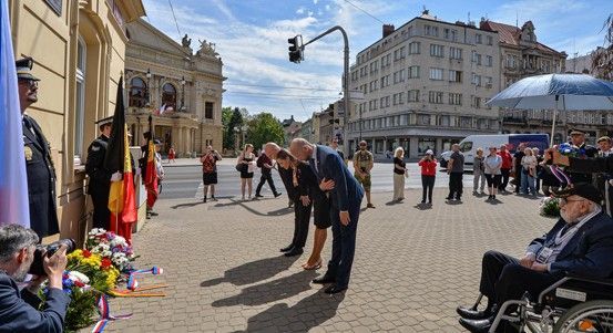 Plzeň vzdala hold osvoboditelům. K památníkům dorazil také veterán Gideon Kantor