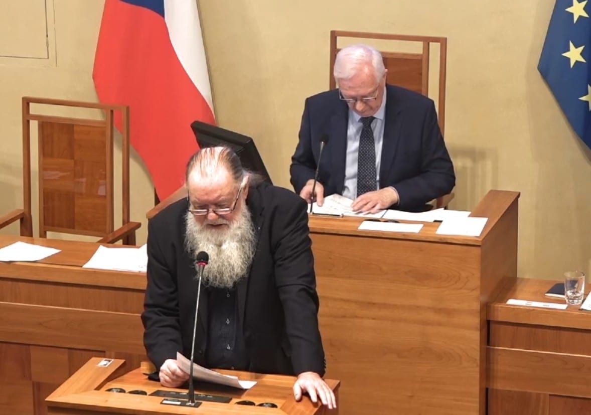 Plzeňský senátor Aschenbrenner chce změnit pravidla pro odměňování investičních poradců