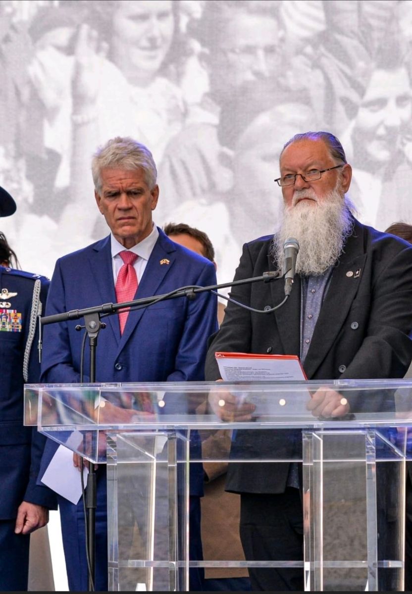 Potlesk u Díky, Ameriko! „Člověk musí bojovat proti zlu.“ Senátor spojil historii s dnešní dobou