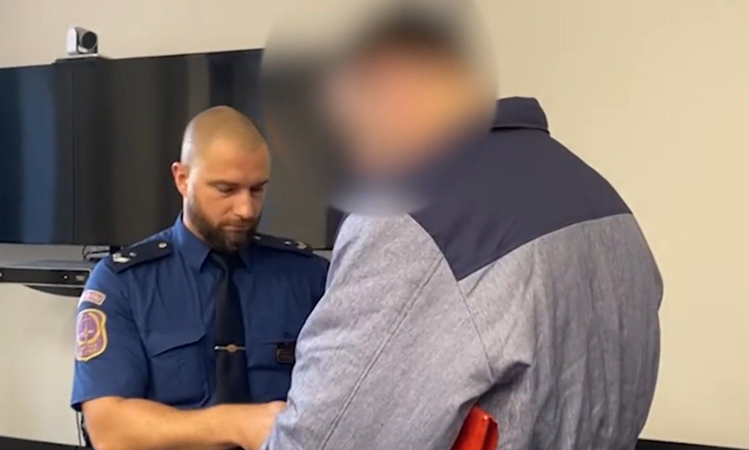 Recidivista opět před soudem - obviněn z týrání manželky