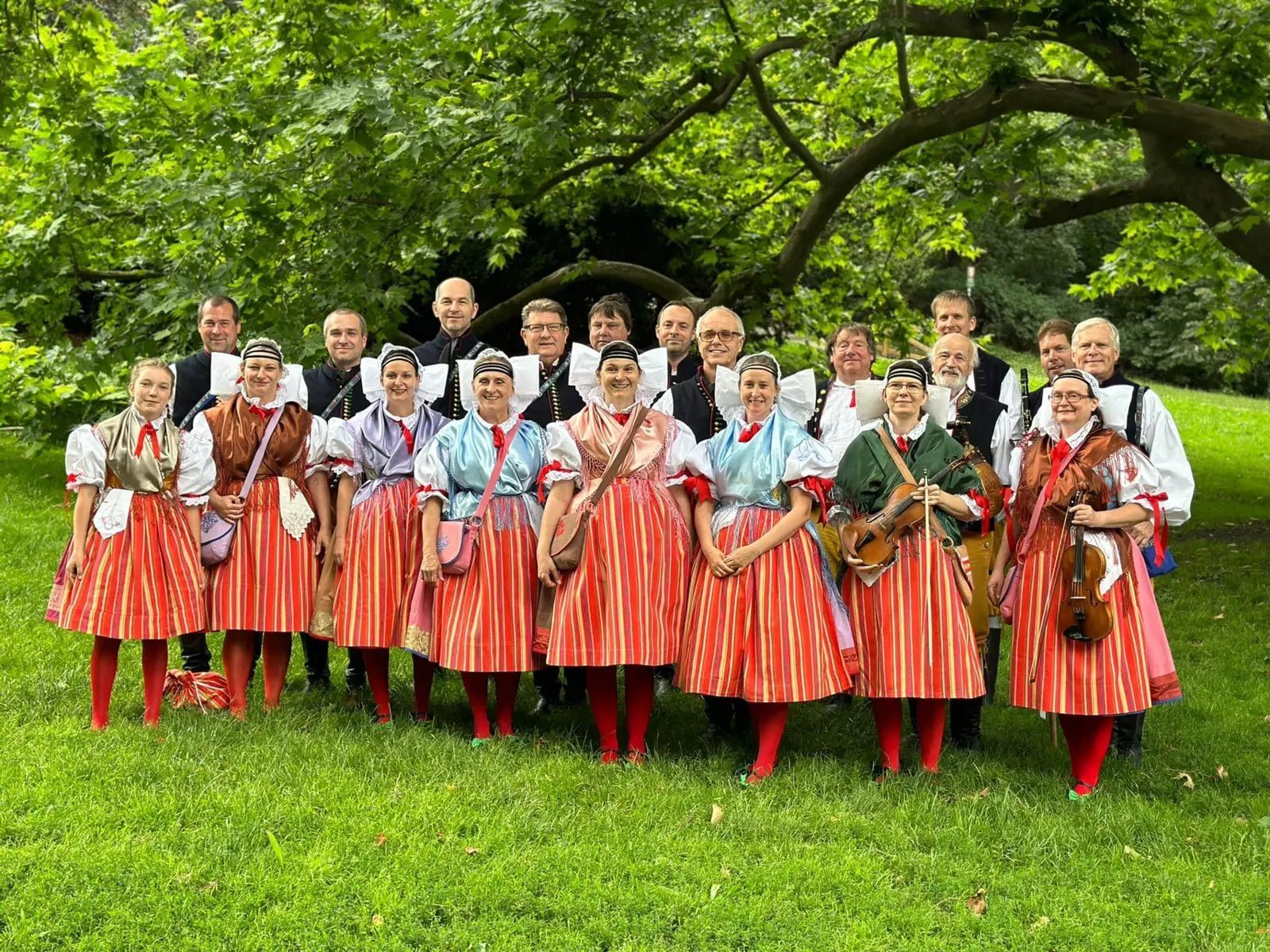 Staročeské máje oživí zámek Kozel. Přivezou kroje, muziku i jarní folklor