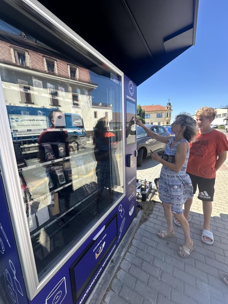 Suvenýry kdykoliv. Nepomucko spustilo nové suvenýromaty pro turisty
