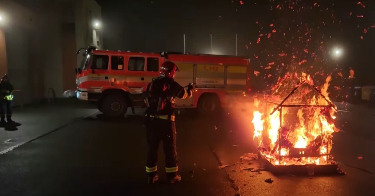 Symbolickým požárem se rozloučil velitel hasičů v Hrůši na Tachovsku