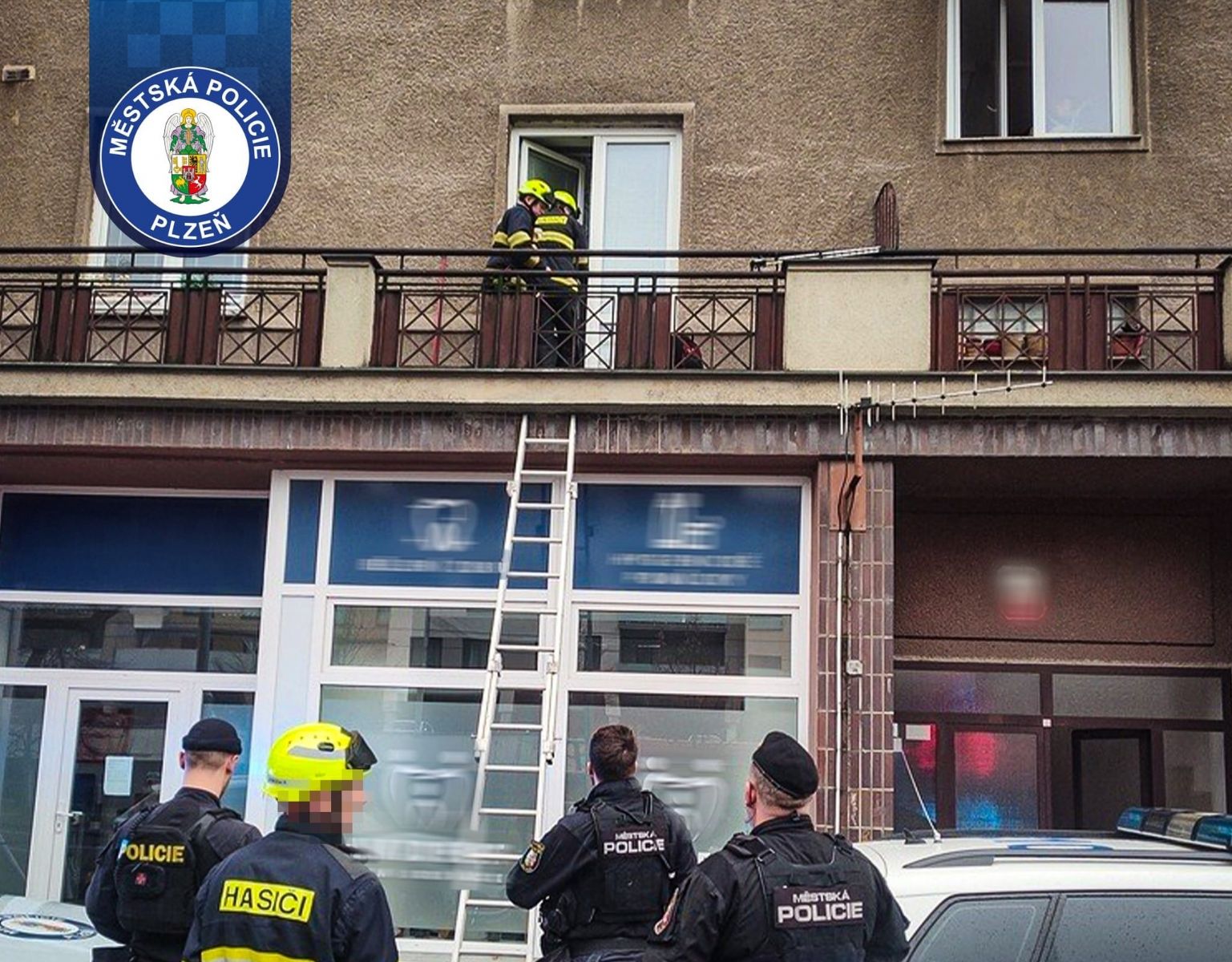 Tiché volání o pomoc. Seniorku na plzeňských Slovanech zachránila všímavá sousedka