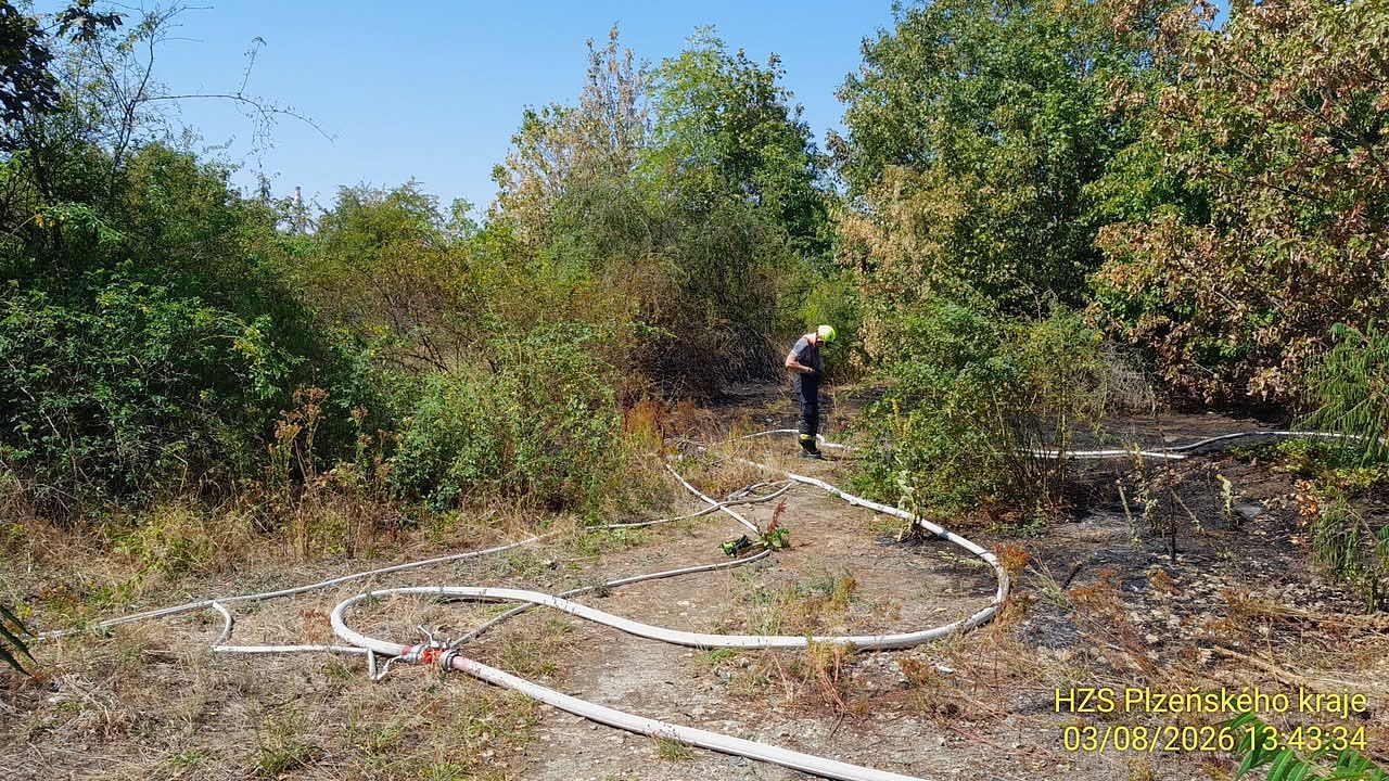 Vedra mění Plzeňský kraj v troud. Hasiči za týden vyjeli už k 65 požárům, buďme opatrní