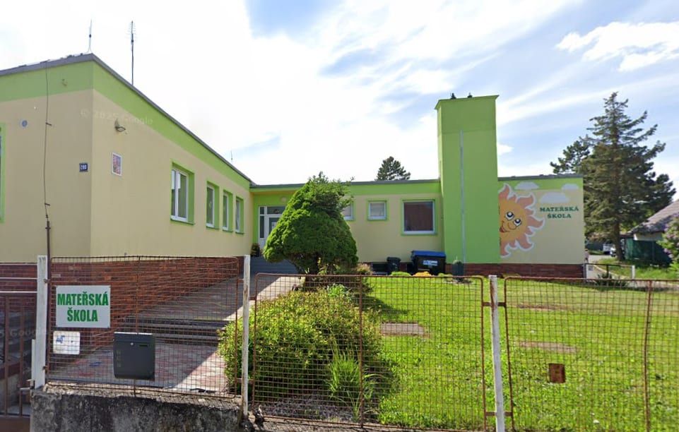 obrázek: Vyrabovanou školku na Tachovsku zachraňují rodiče a dobrovolníci