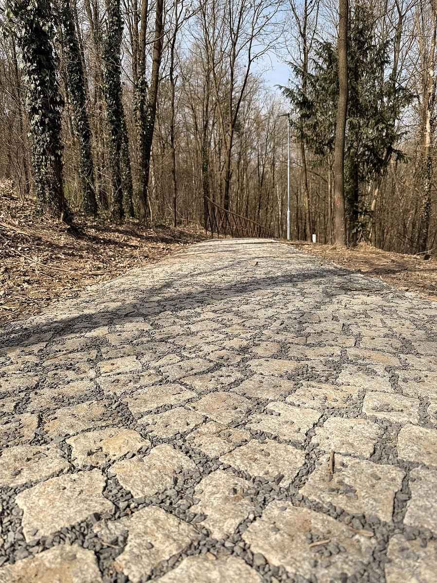 Výsluní má novou žulovou cestu. Projekt vyšel na 4,4 milionu korun