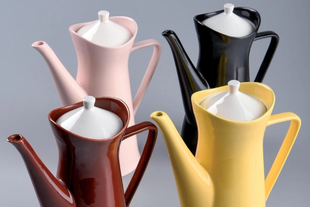 Západočeské muzeum v Plzni ukazuje keramiku zlaté éry. Připomíná tvorbu Plzeňska z 50. až 70. let