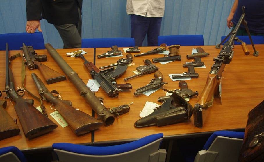 Zbraně, munice i historické rarity. Při amnestii lidé v Plzeňském kraji odevzdali 417 zbraní